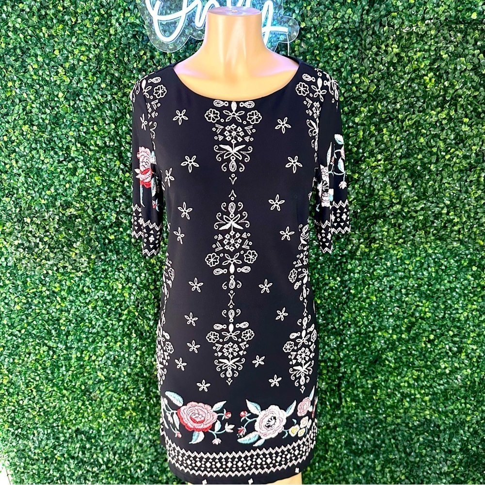 R&K Black Short Sleeve Dress Patters And Flowers Size 6